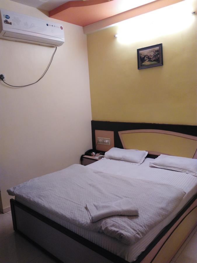 Hotel Ratnadeep 阿穆达巴 外观 照片